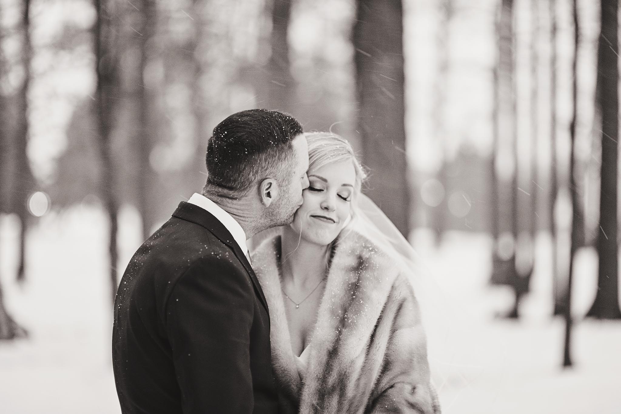 Peter-Bendevis-Photography-Peter-Kaley-Elm-Hurst-Inn-Spa-Winter-Wedding22