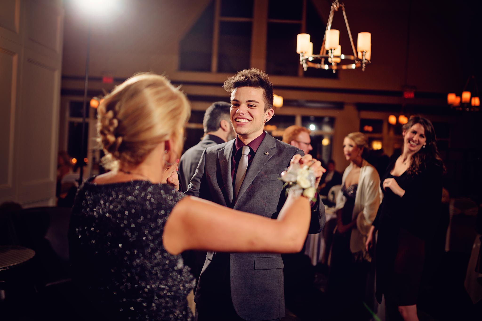 Peter-Bendevis-Photography-Peter-Kaley-Elm-Hurst-Inn-Spa-Winter-Wedding35
